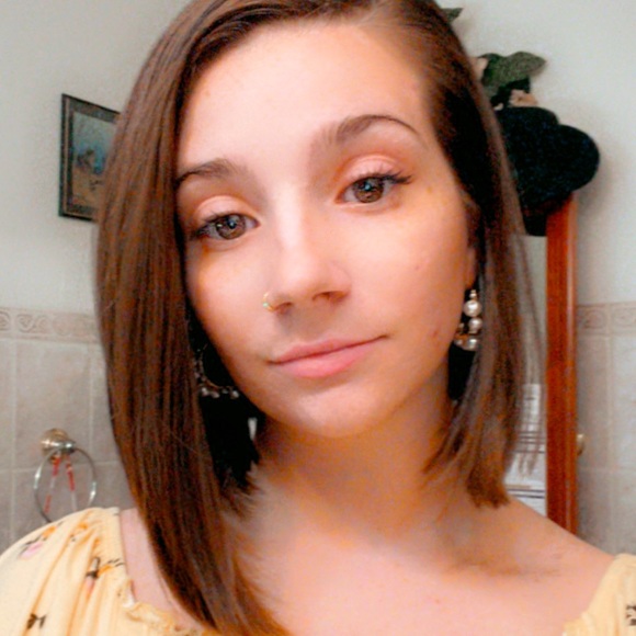 Meet your Posher, Amanda - Picture 1 of 1